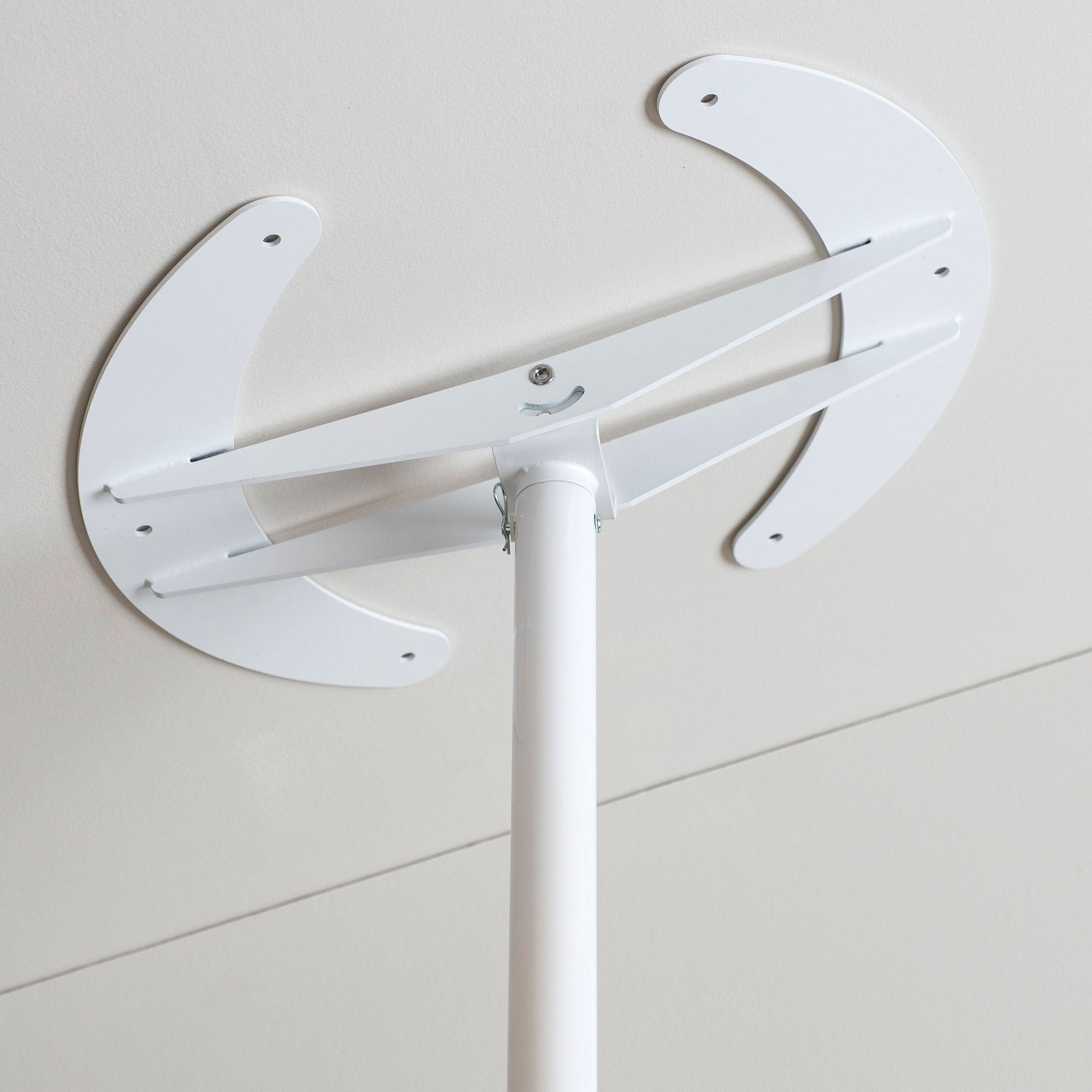 Healthcraft SuperPole⢠with Angled Ceiling Plate
